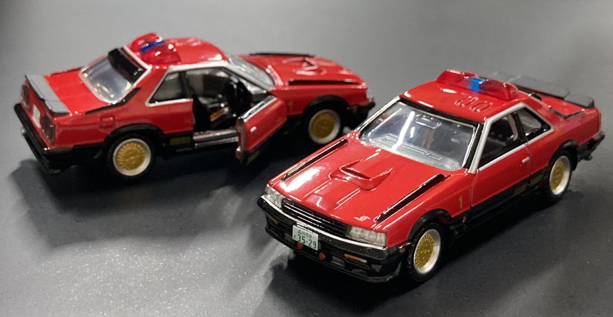 ほぼ毎月トミカプレミアムの新車を買ってるけど、結局は気に入った車しか眺めなくなる。職場でマシンRS-1を2台並べてる時点でヤバいんだけど、好きなんだから仕方ない。