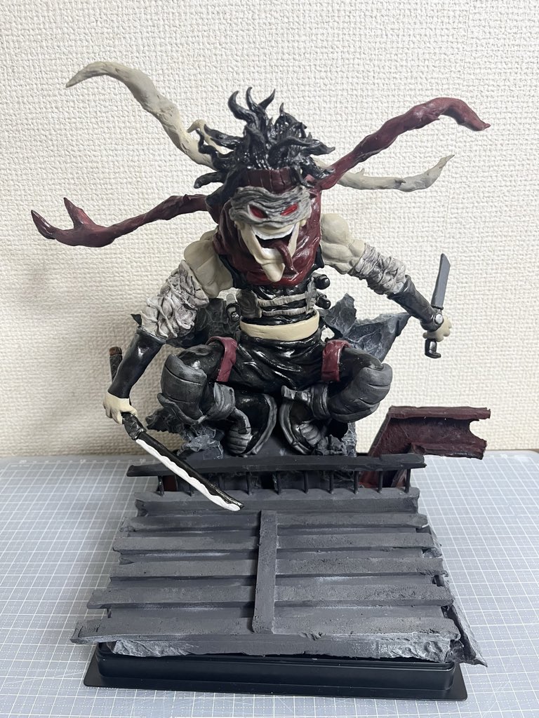 4150Shun's tweet photo. ステイン完成！
壁に名前も添えて🩸

改善点はいくつかあるから次のフィギュアで活かす💪💪

#一番くじ #ヒロアカ #フィギュア愛でる部 https://t.co/qb734ABuLe