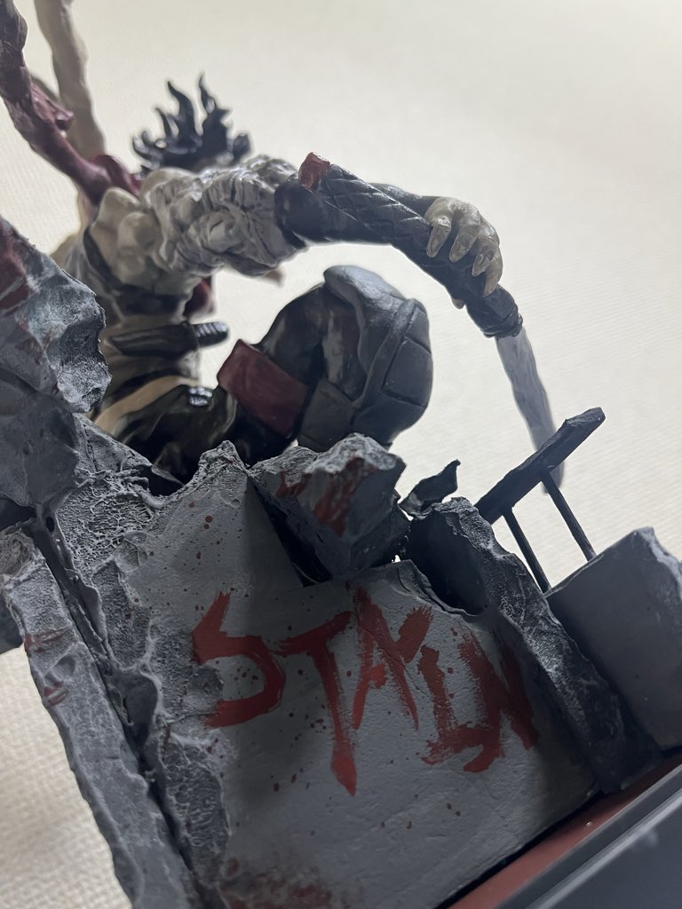 4150Shun's tweet photo. ステイン完成！
壁に名前も添えて🩸

改善点はいくつかあるから次のフィギュアで活かす💪💪

#一番くじ #ヒロアカ #フィギュア愛でる部 https://t.co/qb734ABuLe