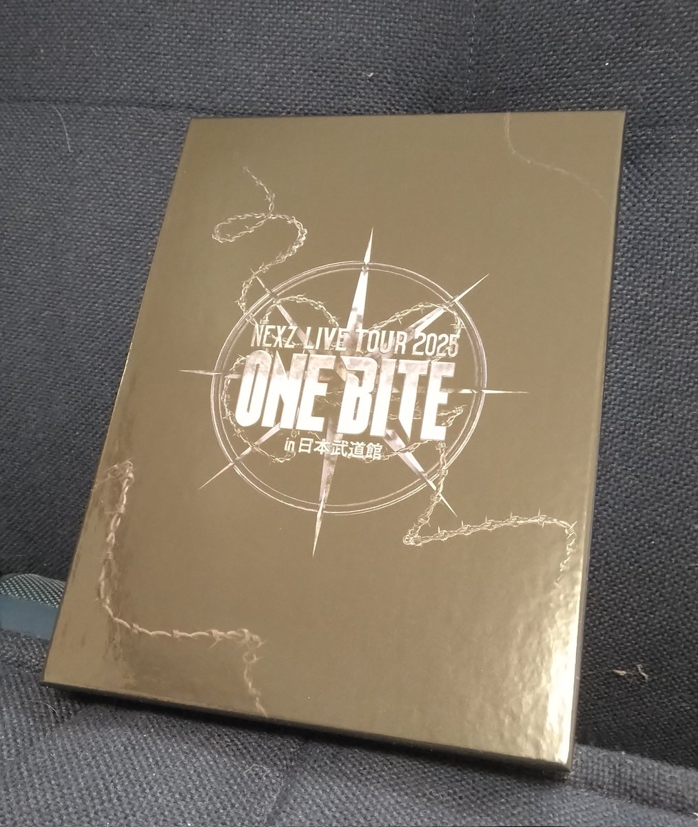 jo_mitsu0422's tweet photo. OneBiteのBlu-rayが届いた✨
娘��一緒に観る!もうすでに去年の夏を思い出して涙が出そう(笑)楽しみ😆
#NEXZ
#NEXZ_Onebite
#武道館
#トモヤ #TOMOYA https://t.co/T0vVBFgThR