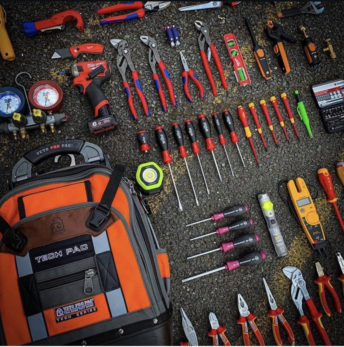 fujiwara_syokai's tweet image. 【拡散希望】ついに、あの伝説が広島に。⚡️
全米No.1シェアを誇る究極のツールバッグ『VETOPRO PAC』がプロツールフェスに初参戦決定！1
全国的にも実物を見れる機会はほぼ皆無。一生モノの相棒をその目で確かめる唯一のチャンス！3/7・8は広島市西区【藤箱】へ
#VETOPRO  #藤箱　#工具箱