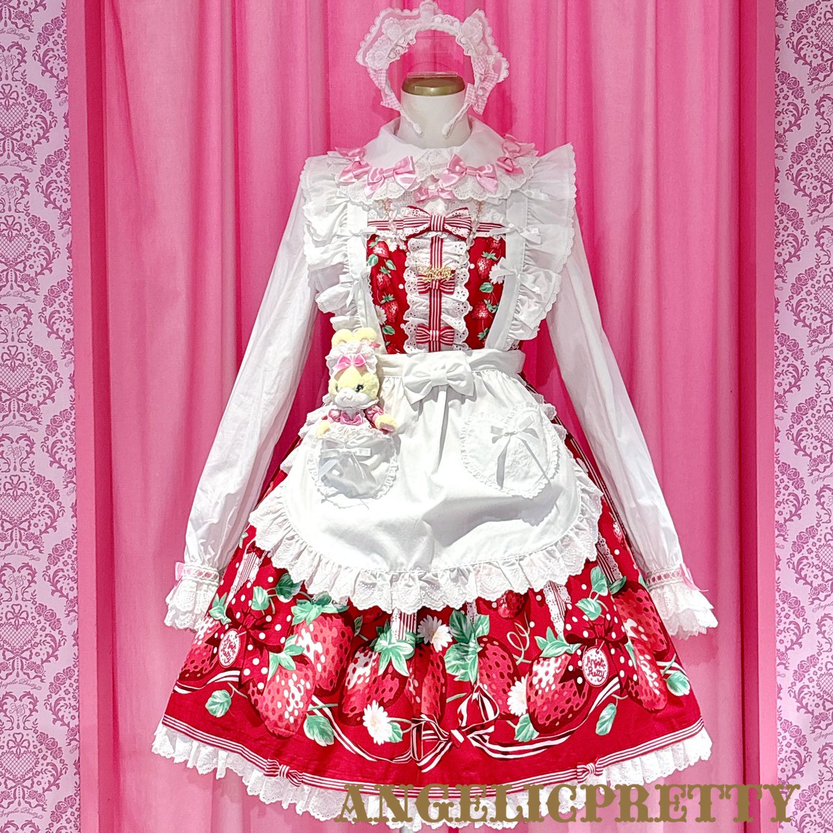 ꔫ︶︶‌︶︶ꔫ︶︶‌︶︶ꔫ︶︶‌ ₊ ˚ 摘みたていちごジャンパースカート