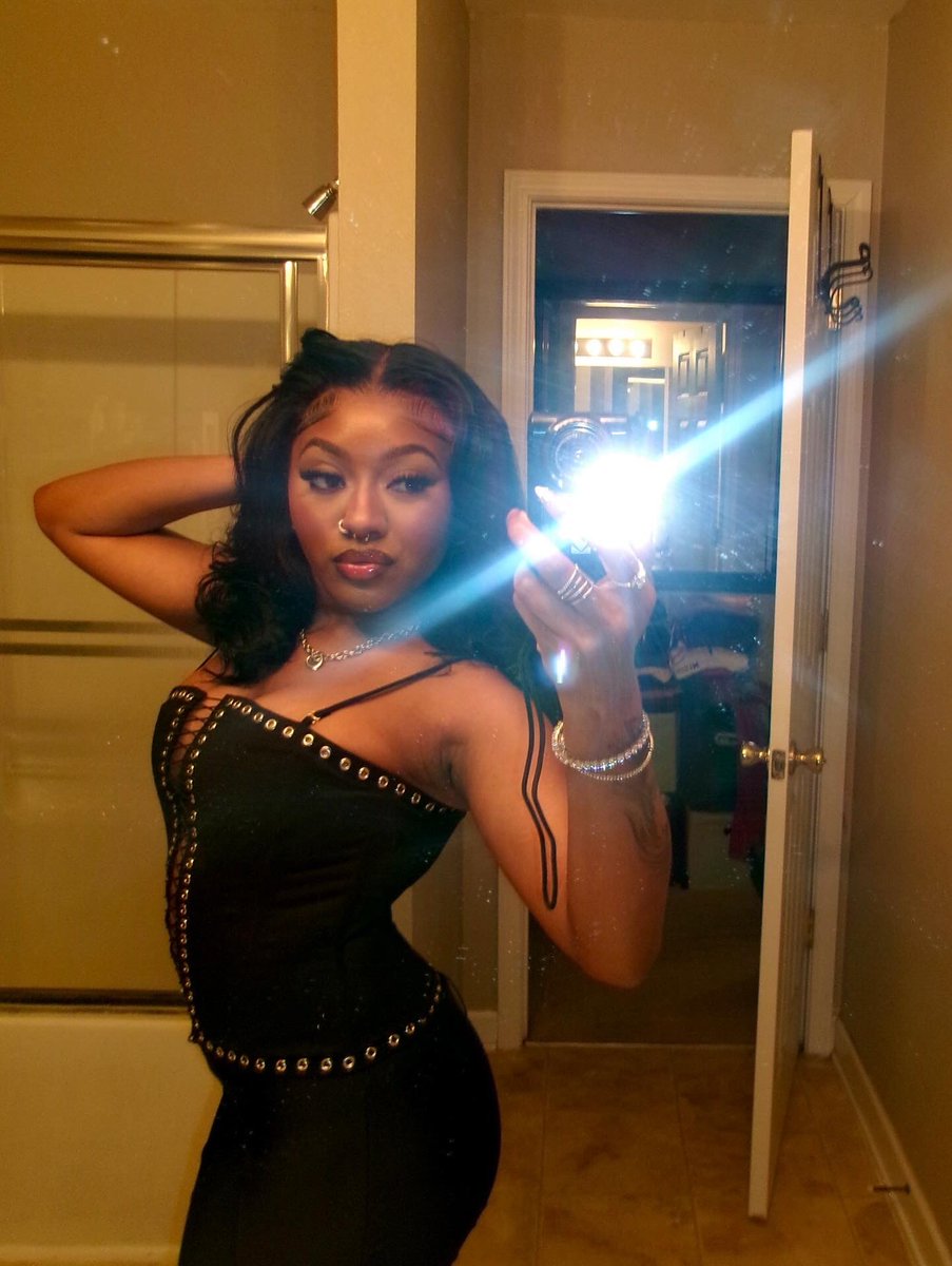 theendiataylor's tweet photo. 🖤 https://t.co/PM5xHakMu2