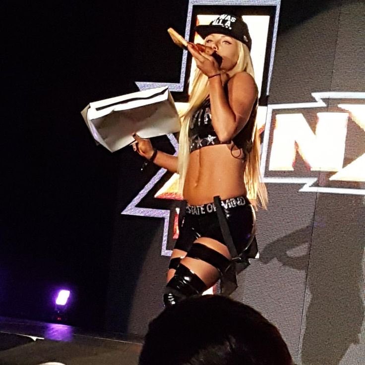 If Stephanie only knew Liv Morgan began her career delivering pizzas at NXT😭😭