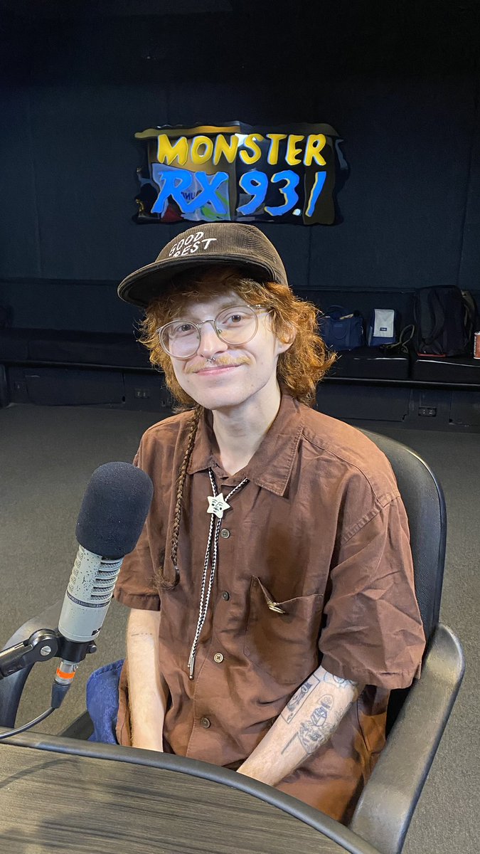 RX931's tweet photo. Cavetown is LIVE on #Soundtrip to chat about his dreamy new single, 'Sailboat' and the story behind his music 🎵 

Tune in 📻: https://t.co/BvoWBcMPpS https://t.co/6bEl6zmvTJ