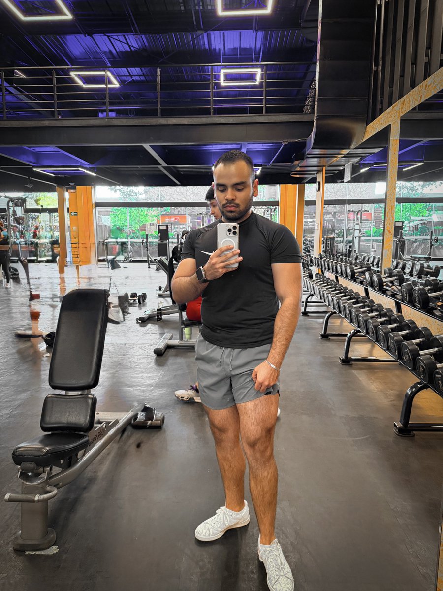 peterprzz's tweet photo. Ya. Usando las señoras del gym me dicen que me estoy poniendo sabroso me motivo más JAJAJAJAJAJ es real ya me pasó con 3 🙊🤣🤣🤣 https://t.co/EfZdU3ytQR