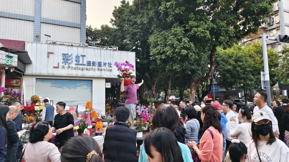 etong396's tweet photo. Flower market before Chinese New Year! https://t.co/MHkUZHiTcN
