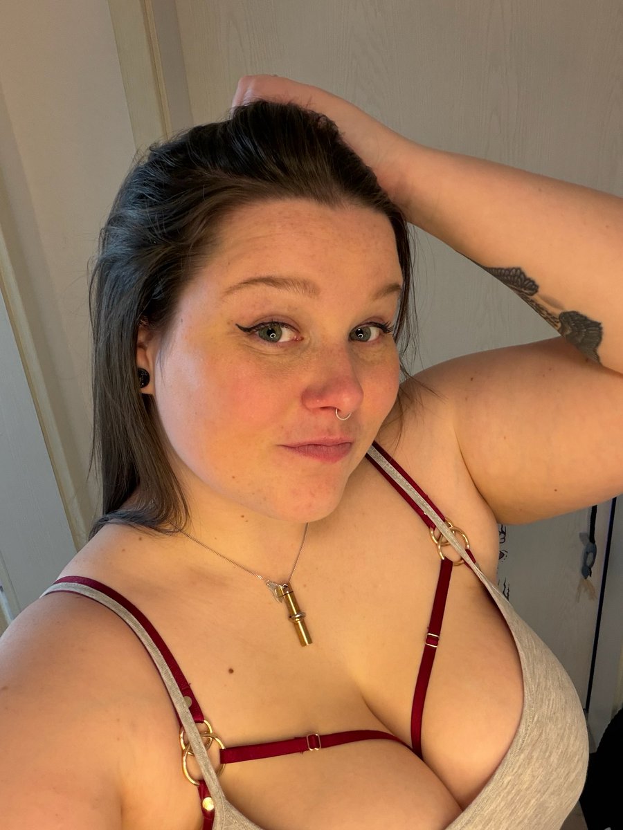 SENDING
PICSS
TO
EVERYONE
WHO
“💓”
THIS
POST

(I will actually do it but be patient 😙)