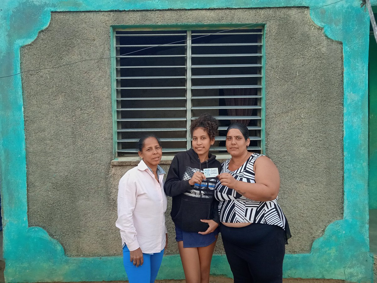 YaraLorenz43149's tweet photo. Se realizó en #SanLuis acto a nuevas jóvenes q integran a las filas de la Federación de Mujeres Cubanas en el Bloque :Micaela Bastida de la Delegación Isabel Rubio
#MujeresEnRevolución
#fmcsanluis https://t.co/Onuz4Ht6el