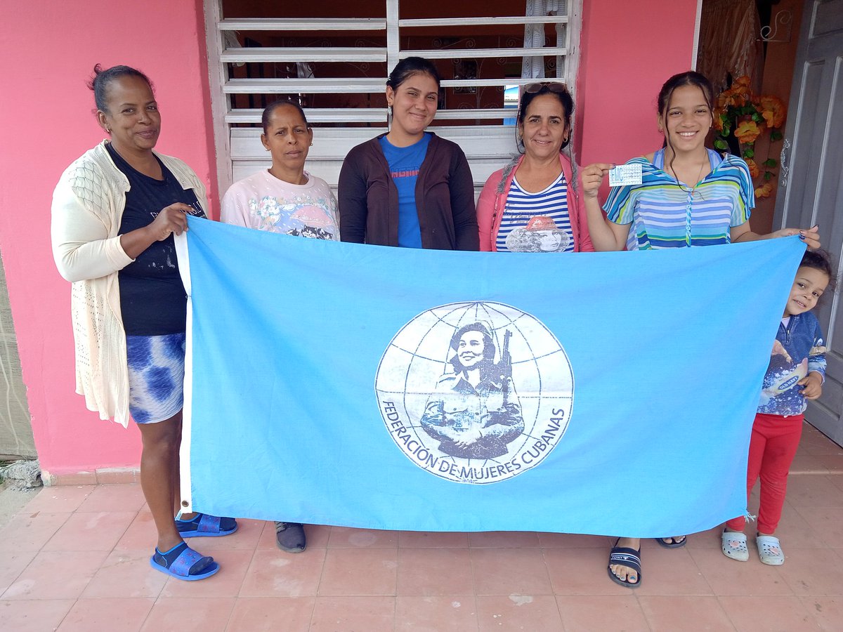 YaraLorenz43149's tweet photo. Se realizó en #SanLuis acto a nuevas jóvenes q integran a las filas de la Federación de Mujeres Cubanas en el Bloque :Micaela Bastida de la Delegación Isabel Rubio
#MujeresEnRevolución
#fmcsanluis https://t.co/Onuz4Ht6el