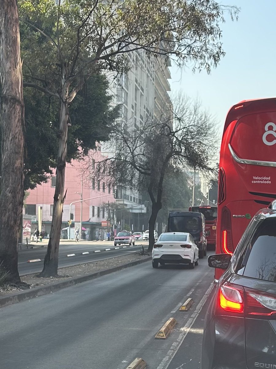 Nos indigna la corrupción en el gobierno. ¿Pero qué hacemos nosotros en lo cotidiano? Una vergüenza. ⁦<a href="/MetrobusCDMX/">Metrobús CDMX</a>⁩ ⁦<a href="/UCS_GCDMX/">Unidad de Contacto del Secretario SSC CDMX</a>⁩