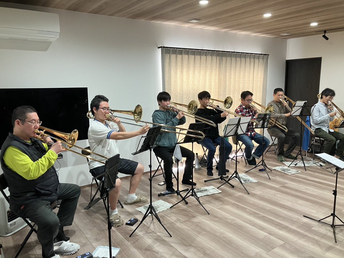 nte_officials's tweet photo. 2/15
今日は、計7人が集まり、デュファイ、スパークなどを合わせていきました。
演奏会まであと１週間ですが、本番に向けてかなり完成度が高まって来ていると実感出来ました。
また7重奏には指揮が付き、かなり形になってきました。
あと前日の練習を残すのみですが、ようやく全員揃います。 https://t.co/DAfOWF2WqA
