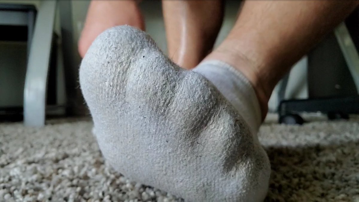 Sckb4u's tweet photo. My socks were so hot and sticky after a month of wear during workouts 
#sweatysocks #whitesocks #whitesockfetish #malefeet #smellysocks #gayfeet #gaysocks #stinkysocks #dirtysocks https://t.co/pxNYkqFa9i