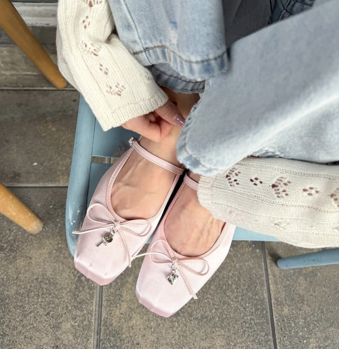 yoxrgravity's tweet photo. ส่วนรองเท้าสีชมพูปีนี้ยกให้ minxshoes 🤟🏻🩰 แบรนด์ออกสีน่ารักมากก เป็นโทนชมพู baby pink หวานๆ ฟีลเจ้าหญิง ;-; แล้วใส่สบายสุดๆ https://t.co/1NFvjBJi0c
