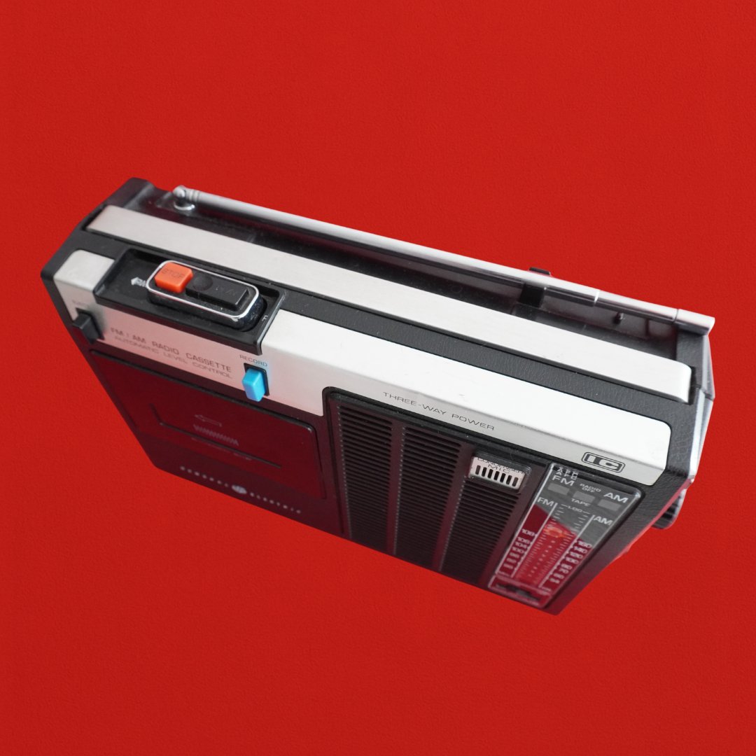 loormedia's tweet photo. OBJeCT 007
FM / AM
Radio Cassette General Electric 
LOOR MEDIA

#loormedia 
#OBJeCTS 
#GeneralElectric
#Radio
#cassettes https://t.co/hTRbHhWm5i