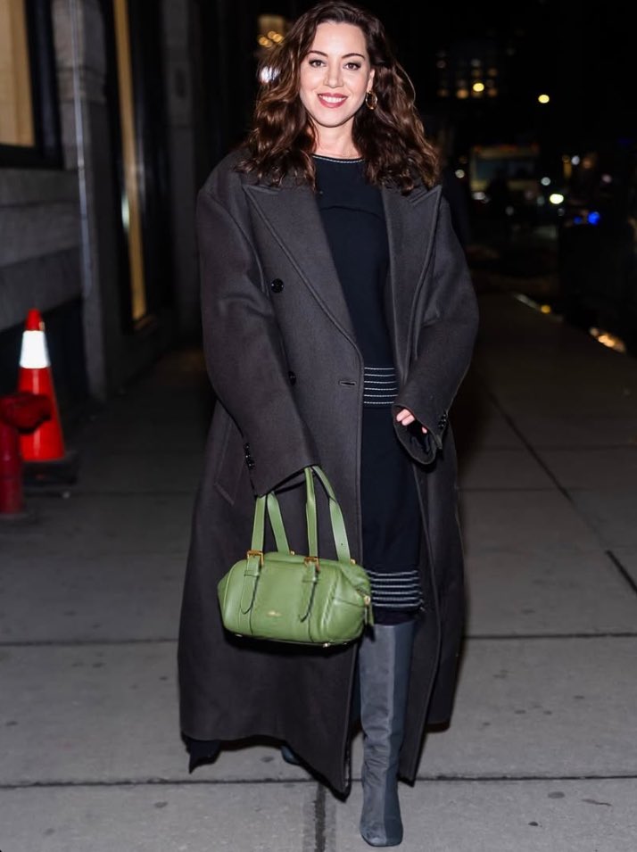 AAAAH WAVY HAIR, AUBREY PLAZA YOU WILL BE MY DEATH