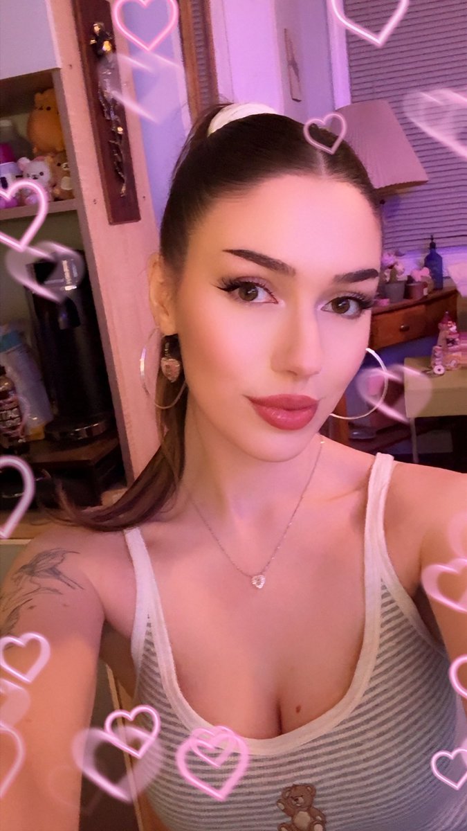 I’m live with Gray rn on <a href="/shufflecom/">Shuffle.com</a> 
💫👩🏼‍❤️‍💋‍👩🏻💜

kick.com/graygray