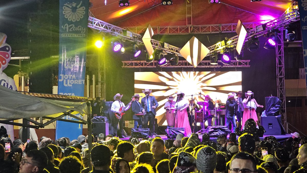 AzuayPrefectura's tweet photo. ¡Una gran noche de carnaval en El Pan con la música de la Sonora Dinamita! 🎉🎶
¡El #CarnavalBakansote2026 se vive en grande en toda la provincia! 🎉
#AzuayEsElDestino
#VisitAzuay
#JotaLloretPrefecto https://t.co/7qqKgY67gI