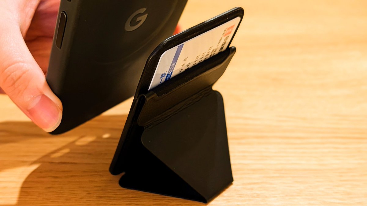 YusLog_0801's tweet image. 【094_ #MOFT #Magsafe #スタンド】
買い直しました。
#Pixel10Pro の #Google 純正ケースがMagSafeと同じような機能である #PixelSnap が搭載され、磁力によって貼り付けられるようになったためです。
マグネット式のスマホスタンドやウォレットはいくつか試しましたが、これに戻りました。
@JpMoft