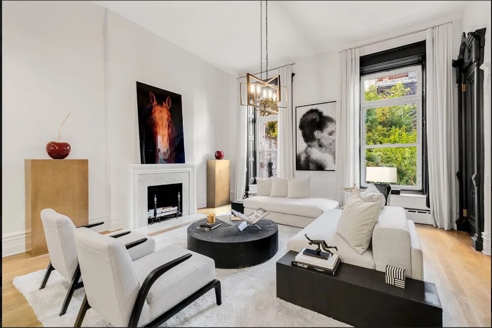 TopUNGeneral1's tweet photo. Twnhse  – East 61st St, NYC
$55,000/mo
5 🛌 | 3.5 🛁 
FURNISHED - 4-story single-family townhouse just blocks from Central Park.

13-ft ceilings, formal living &amp; dining room, chef’s kitchen &amp; 1,000 sq ft private garden.

#UpperEastSide #CentralParkLiving

✨  📞 Us For Showing! https://t.co/vFbExWpd9G