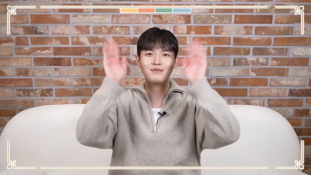 입대 앞두고 찍은 영상 vs 전역 후
텐션이랑 때깔차이 진심 개욱기다고ㅋㅋㅋㅋ
이제 우리 강아지 얼굴에 저만큼 그늘 질 일 없을것.