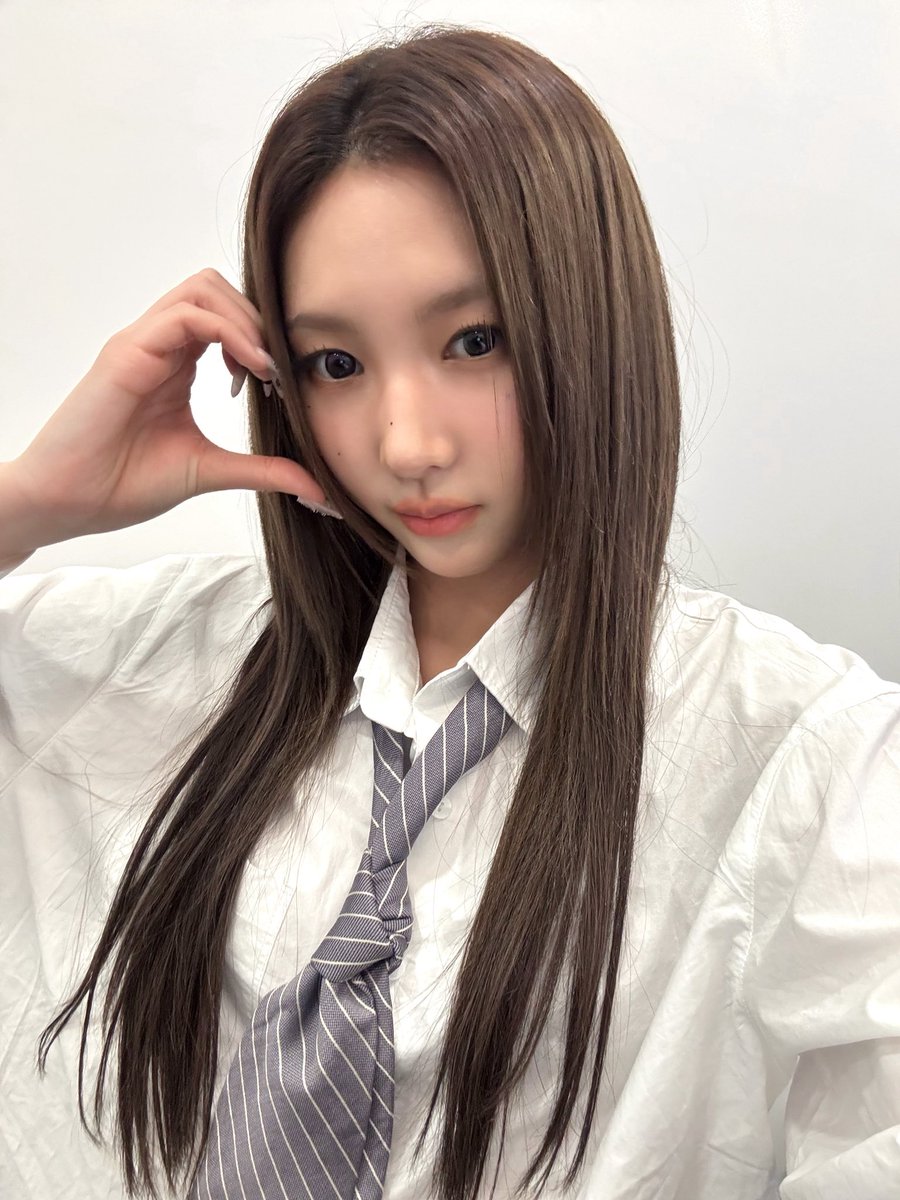 자 이제 떡국 먹었으니까 진짜 23살이야
-
해피 설날 보내🩷
나의 사랑과 맛있는 음식 먹기!

#영파씨 #YOUNGPOSSE #ヤングパッシ
#YEONJUNG #위연정