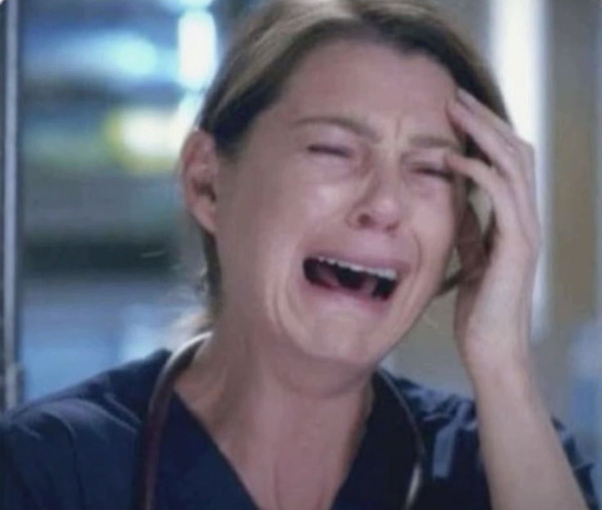 aishalrr's tweet photo. My comfort show will forever be Grey’s anatomy…

me when I watch it: https://t.co/CqDSr5Qkea