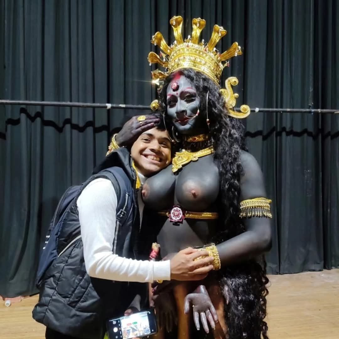 আজব দুনিয়া রাতের আদারে মা কালির রুপ নিয়ে এমন আচরন কি সমাজের জন্য কখন ও ভালো হতে পারে আপনারা বলেন 🙏🙏🙏🙏🙏