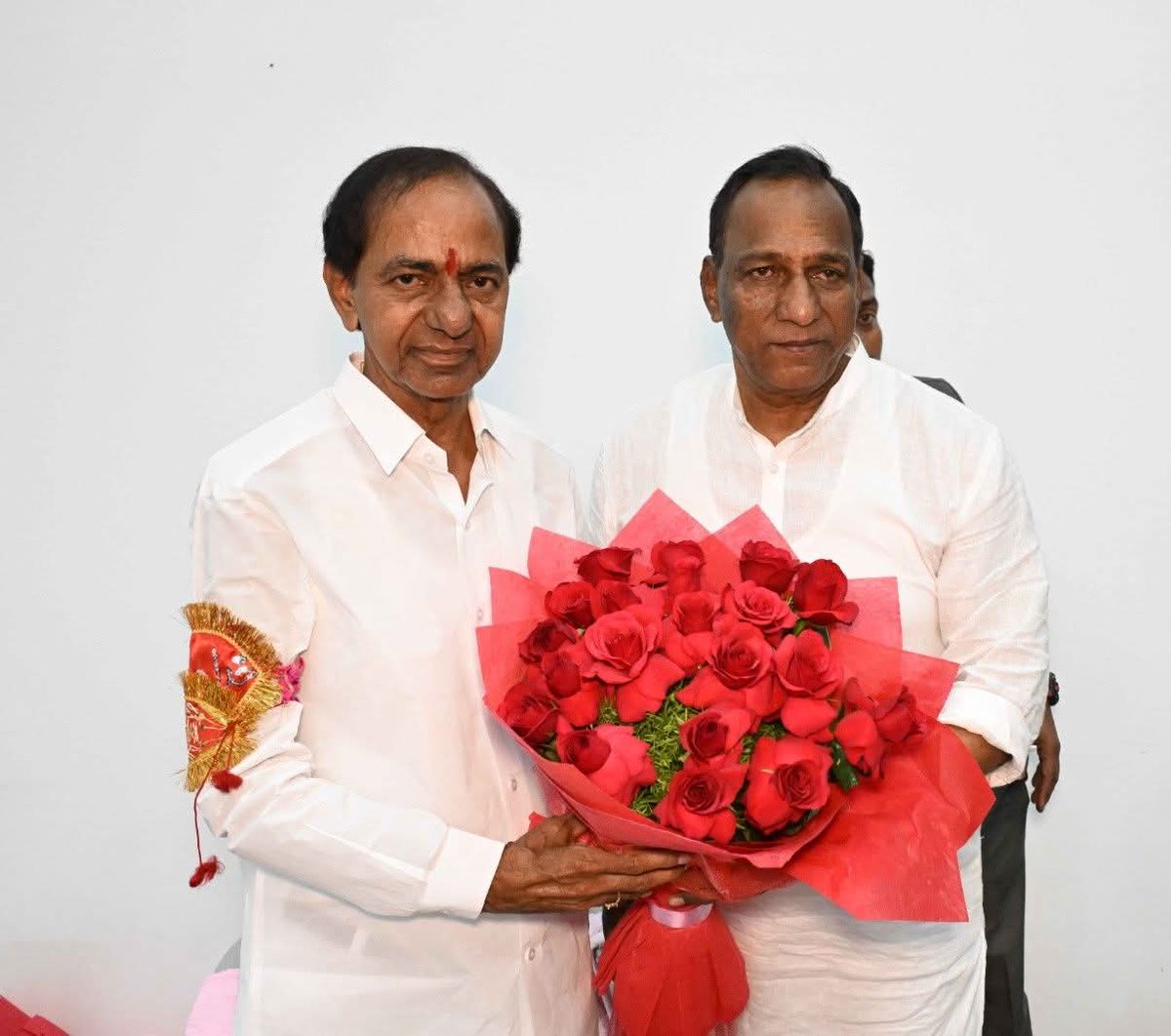 తెలంగాణ రాష్ట్ర సాధనకు ప్రాణం పెట్టిన నాయకుడు, <a href="/BRSparty/">BRS Party</a> అధినేత, రాష్ట్ర తొలి ముఖ్యమంత్రి, మన గర్వకారణం గౌరవనీయులు <a href="/KCRBRSPresident/">KCR</a> గారికి హృదయపూర్వక జన్మదిన శుభాకాంక్షలు.
ఆయనకు ఆయురారోగ్యాలు, ఆనందం, మరెన్నో విజయాలు కలగాలని మనస్పూర్తిగా కోరుకుంటూన్నాను.