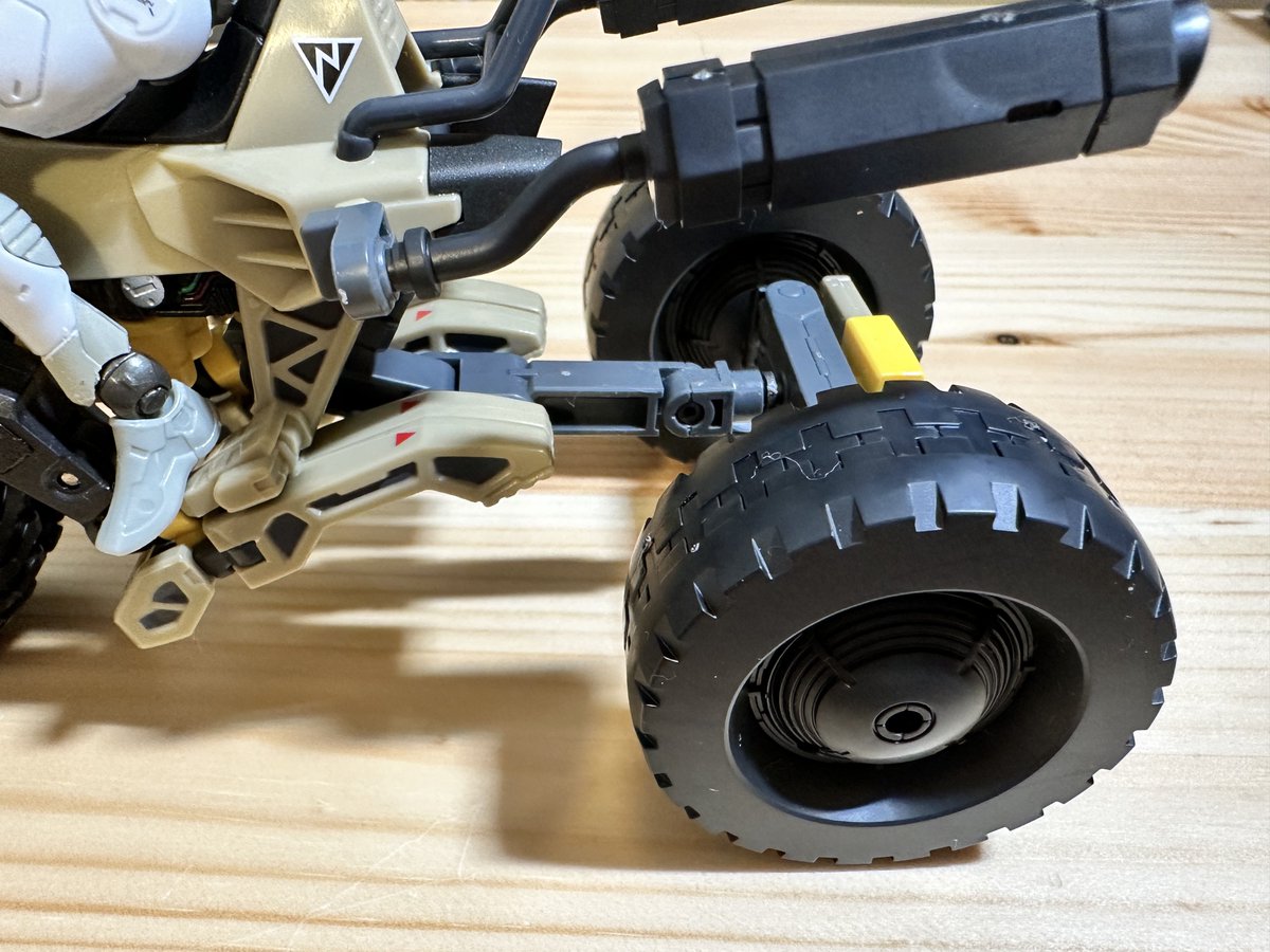 TL眺めていて、手持ちパーツでカヴァスをトライクに変更。タイヤは30MMから拝借。シャフトはガンプラから流用してシンプルな構成にしてます。
#オルタードナノ
#30MM