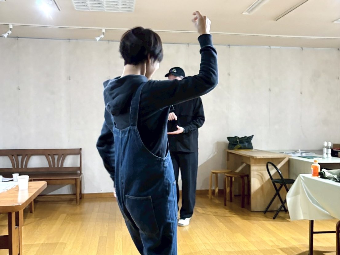 outis_fuk's tweet photo. 新世界の日々 35

踊ってるみたい。

本番まであと数日。

目に見えないヤツらが、
いろいろ悪さをしているようで。

会場は飲食禁止ではありますが…

蓋付きの飲み物を持ってきたり、
飴ちゃんを舐めたりしつも大丈夫です！

予約フォーム
https://t.co/4gXKcJR4xT

#opus_fuk #opus新世界 #opus2026 https://t.co/uwZ32aj9UE