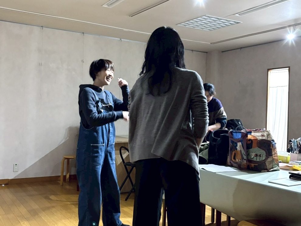 outis_fuk's tweet photo. 新世界の日々 35

踊ってるみたい。

本番まであと数日。

目に見えないヤツらが、
いろいろ悪さをしているようで。

会場は飲食禁止ではありますが…

蓋付きの飲み物を持ってきたり、
飴ちゃんを舐めたりしつも大丈夫です！

予約フォーム
https://t.co/4gXKcJR4xT

#opus_fuk #opus新世界 #opus2026 https://t.co/uwZ32aj9UE