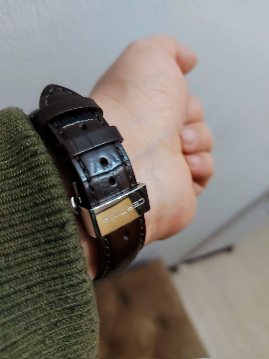 landashing's tweet image. 魔膏事件：塗層溶けて下地デビュー→擦って地獄→修復成功…？  
傷消えたけど俺の理性は消えたまま😂💀  
Certinaちゃん：可愛いけど許さねぇぞ…いや許すわ💚🫣  
まだ続くんじゃね？orz
#革手入れ #レザーケア #禁忌の魔膏