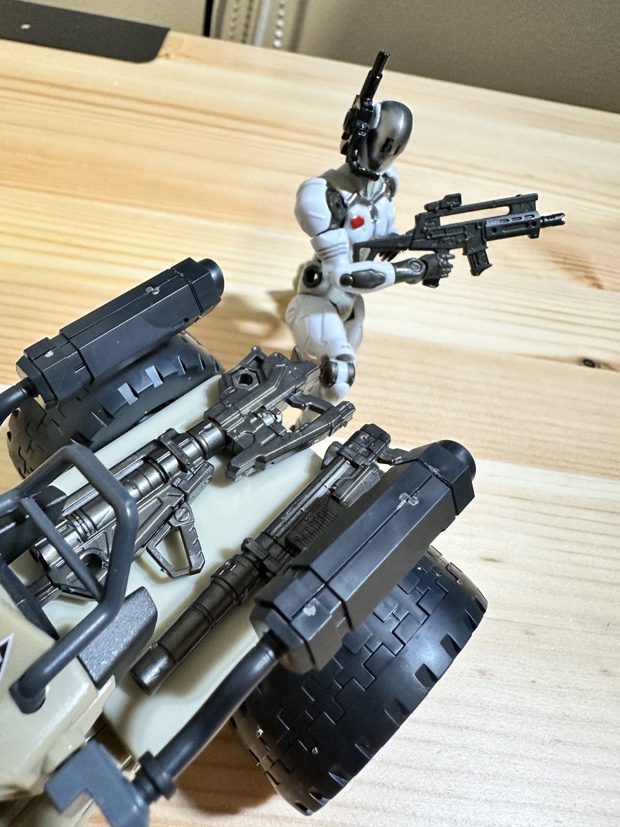マグネフォースのスタンド置いて荷台にする。雑多に武器とかも色々運ばせるか
#オルタードナノ
#30MM