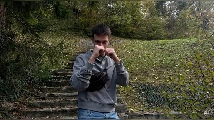 hahahabiba's tweet image. these two having a conversation about parallel universes is going to be SO unserious😭There’s absolutely no universe in which Lovro wouldnt bully Ivan for bringing it up even if he lowkey believes in it too (yes, Ivan is 100% the one starting that conversation)
#sramhr