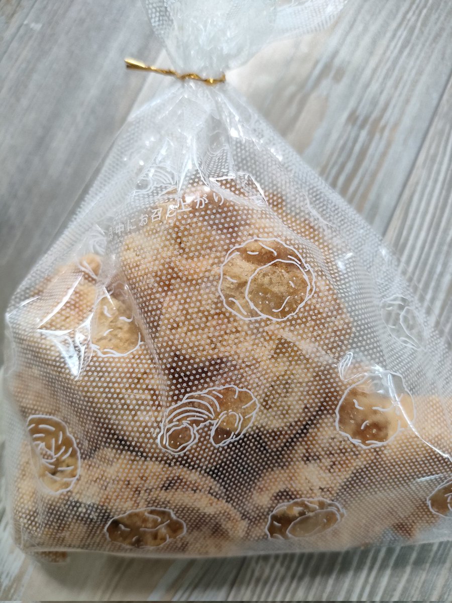 仲良くしていただいてる
知り合いのお姉さんから
食べて☺️ってビアードパパのラスクをもらった
よく行く店舗にはラスク売ってないから嬉しい✨☺️
ていうか､私に買ってきてくれた心遣いが嬉しい😌
いつも心身を気にかけてくれてる
いただきます🙏☺️