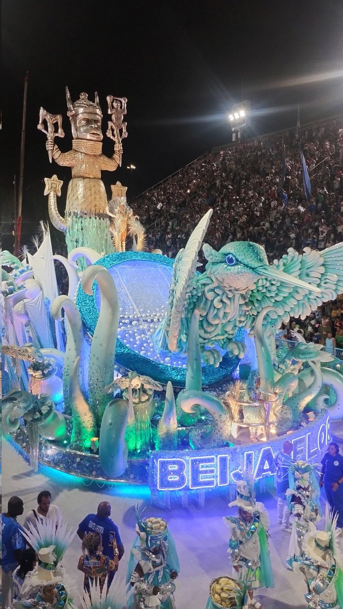 AllPop_BR's tweet photo. 🚨🎭 Notas para a Beija-Flor:

Comissão de Frente: 10
1° Casal: 10
Samba Enredo: 10
Harmonia: 10
Enredo: 10
Fantasias: 10
Alegorias e Adereços: 10
Evolução: 10
Bateria: 10

Pintou a campeã? Beija-Flor veio como um rolo compressor e briga pelo BI! 🏆🏆

#Globeleza #APnoCarnaval https://t.co/g7HK4bUMjT