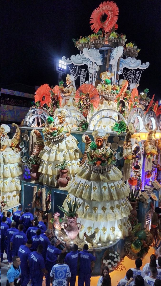 🚨🎭 Notas para a Beija-Flor:

Comissão de Frente: 10
1° Casal: 10
Samba Enredo: 10
Harmonia: 10
Enredo: 10
Fantasias: 10
Alegorias e Adereços: 10
Evolução: 10
Bateria: 10

Pintou a campeã? Beija-Flor veio como um rolo compressor e briga pelo BI! 🏆🏆

#Globeleza #APnoCarnaval