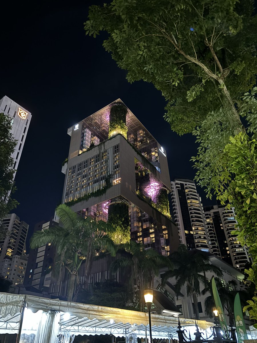 Capt_Chronicles's tweet image. Orchard street in Singapore is full of shopping , good Indian restaurants and an accessible metro station , good bars with outside sitting often run several offers , a place to visit for sure!!!