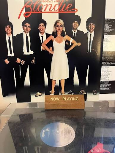 PunkRockStory's tweet image. 47 years ago today
Blondie scored their first UK No.1 album when 'Parallel Lines' started a four-week run at the top of the charts, featuring the singles 'Heart Of Glass', 'Hanging On The Telephone' and 'Sunday Girl

#blondie #poppunk #newwave #punkrockhistory #otd
