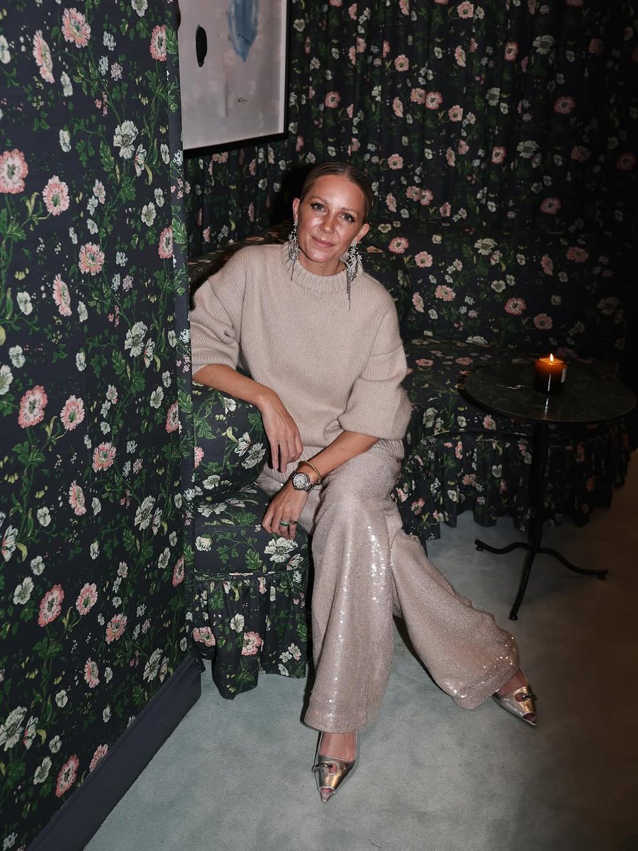 There are moments in your life when you look around a crowded room of friends and think how lucky am I!? Last night with  was one of those nights. Surrounded by friends new and old we kicked off the holiday season with an incredibly beautiful and FUN...