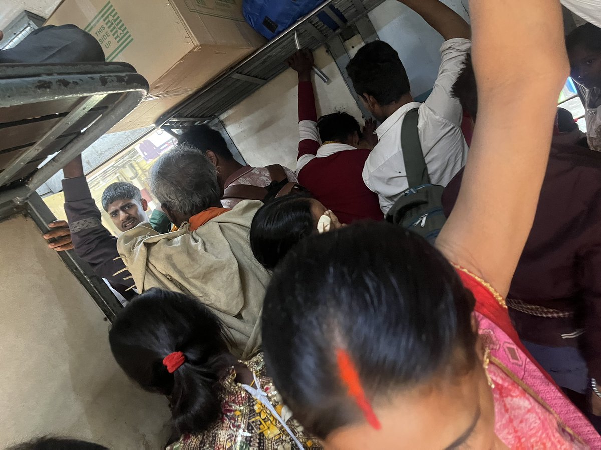 amitlucky39's tweet photo. @RailMinIndia @RailwaySeva @drmmalda @RailMinIndia @PMOIndia 

Train no 53416 is overcrowded.
In recent day train is running with decreased number of coach. Life of passenger is in extreme danger. Previously train was running with 14 coaches but now only 10 coach available. https://t.co/XBwwQdtNiR