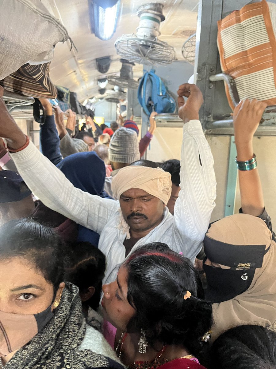 amitlucky39's tweet photo. @RailMinIndia @RailwaySeva @drmmalda @RailMinIndia @PMOIndia 

Train no 53416 is overcrowded.
In recent day train is running with decreased number of coach. Life of passenger is in extreme danger. Previously train was running with 14 coaches but now only 10 coach available. https://t.co/XBwwQdtNiR