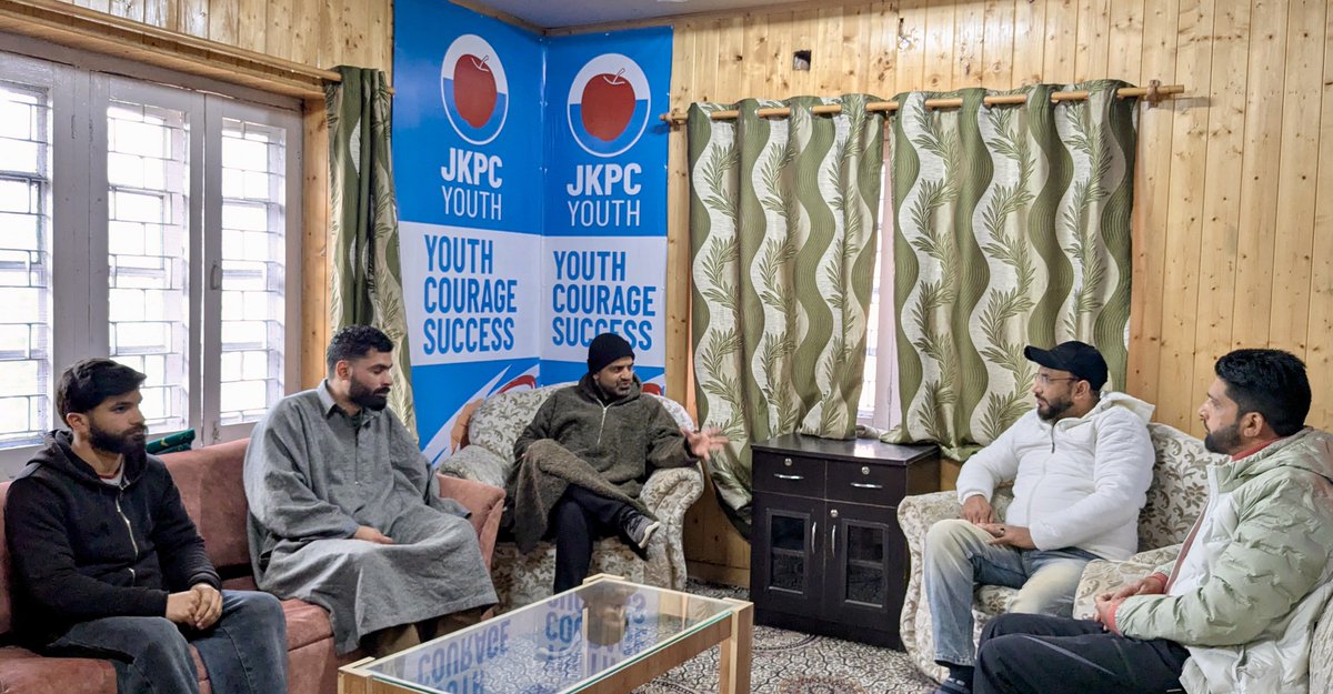 Wasim Iqbal and Irfan Wani of District Baramulla today called on <a href="/YJKPC_/">Youth JKPC</a> President <a href="/Mudasir__Karim/">Mudasir Karim</a> at <a href="/JKPCOfficial/">J&K People’s Conference</a> Head Office J-65 Jawharnagar. The meeting focused on issues concerning the youth of Baramulla district and reaffirmed their commitment to work on the line and