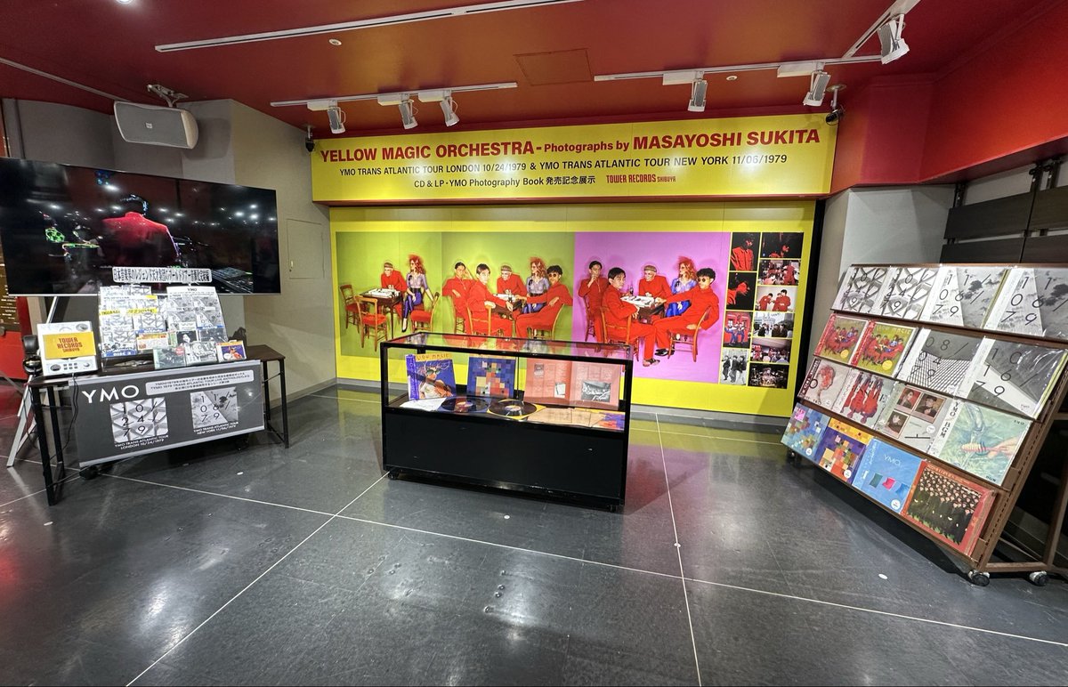 TOWER_Shibuya's tweet photo. 【#YMO】
『YMO TRANS ATLANTIC TOUR LONDON 10/24/1979』
『YMO TRANS ATLANTIC TOUR NEW YORK 11/06/1979』
2作品どちらも入荷しております！

発売を記念してタワレコ渋谷店にて
POP UP SHOPを開催しております🙌

1979年のTRANS ATLANTIC TOURの写真や、
『ソリッド・ステイト・サヴァイヴァー』の
アートワークの写真パネルを展示中✨
期間：2026年2月17日(火)~2月23日(祝月)

皆様のご来店お待ちしております😆(168)