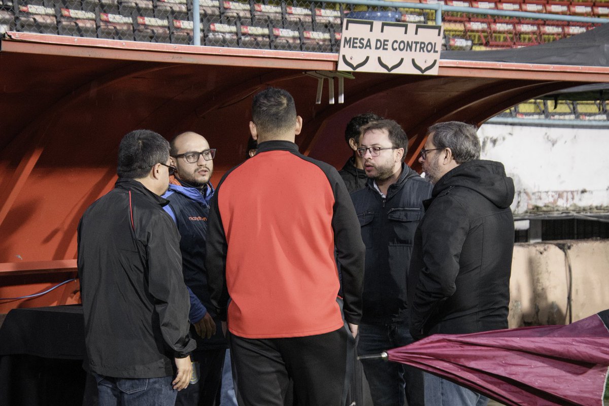 DCuencaOficial's tweet photo. Revisión CONMEBOL ✅

El Estadio Alejandro Serrano Aguilar recibió la inspección oficial, cumpliendo con el proceso establecido 💪🏻👍🏻

#VamosCUENCA 🔴⚫️ https://t.co/DLHa7n5ipw