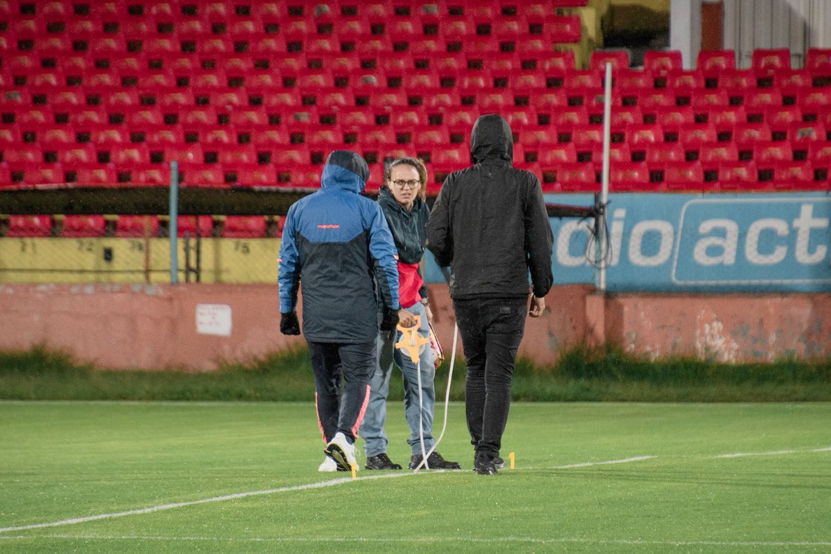 DCuencaOficial's tweet photo. Revisión CONMEBOL ✅

El Estadio Alejandro Serrano Aguilar recibió la inspección oficial, cumpliendo con el proceso establecido 💪🏻👍🏻

#VamosCUENCA 🔴⚫️ https://t.co/DLHa7n5ipw