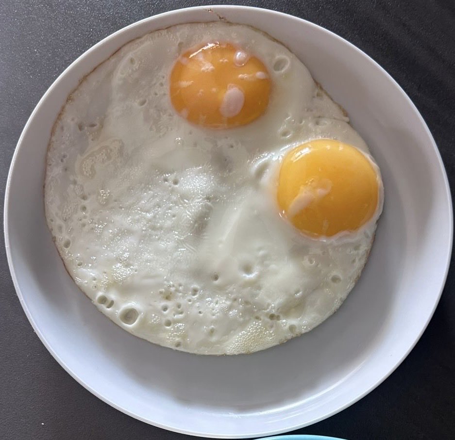 Why you should NOT throw away the egg yolk
Most people eat egg white and discard the yolk thinking it is “healthier”.
From a clinical nutrition perspective, that is a mistake.

Because the majority of nutrients in an egg are in the yolk.

 1) Yolk is where the micronutrients are