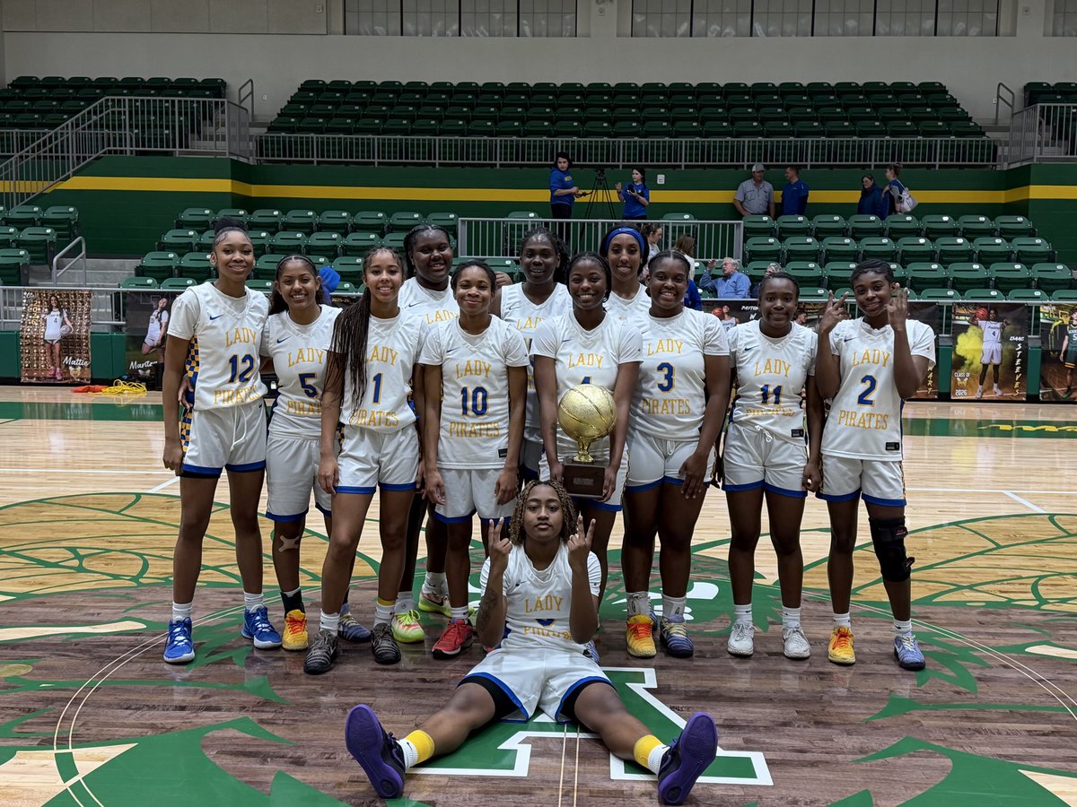 Coach_MarcWill's tweet image. ROUND 2 US PLEASE‼️

Bi-District Champions 🏀🏴‍☠️

La Vega 6️⃣9️⃣
Lampasas 2️⃣6️⃣

@MakaylynF08 17 Pts
@RihKinsey 17 Pts
@ce_mariaaa 14 Pts

#5Left 

@lvpirates @MichaelHaag_ @Centex_Recruits @roydenogletree @parker_rehm @chadvautherine @ShahjiAdam @sydney_wicker @TXHSGBB @Tabchoops