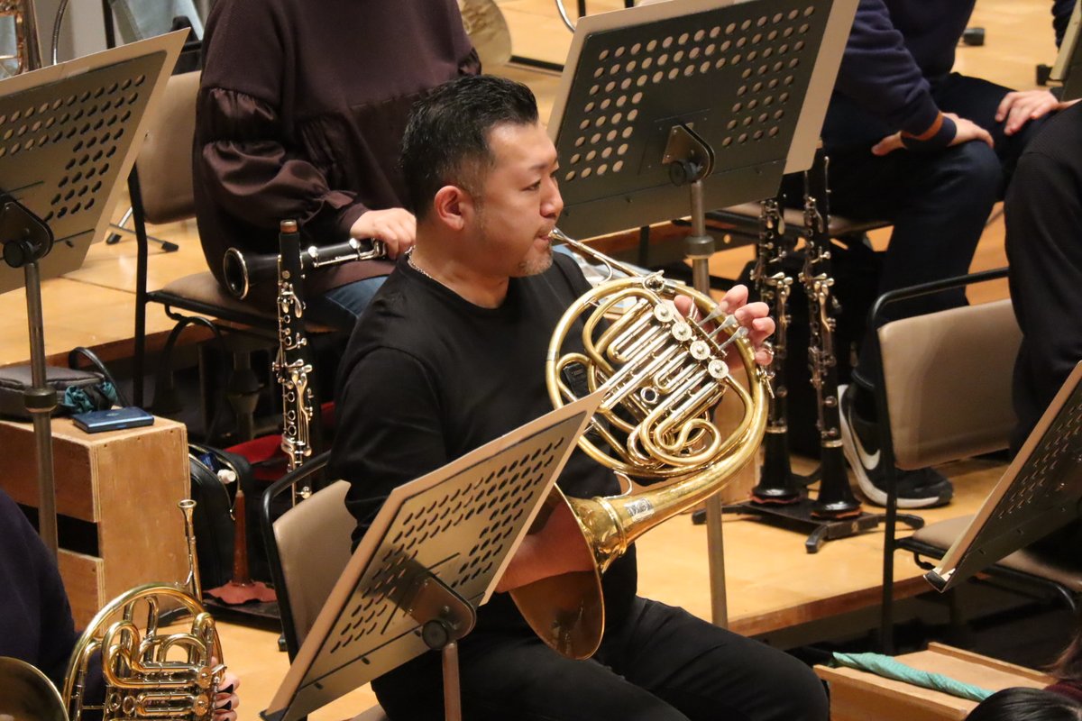 #ブルッフ ヴァイオリン協奏曲第1番。内省的なイントロの第1楽章に始まり、独奏ヴァイオリンが深い叙情と熱情を聴かせる第2楽章、そしてエネルギッシュなフィナーレへと。およそ25分のコンチェルトですが、ソロとオーケストラの応酬に心を奪われ、時間を忘れて聴き入ってしまいます。